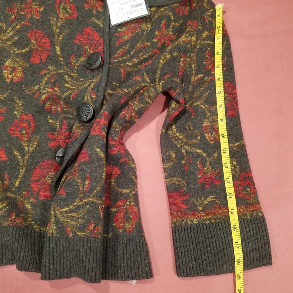 Icelandic Design Lambswool Cardigan S NWT - Picture 10 of 11